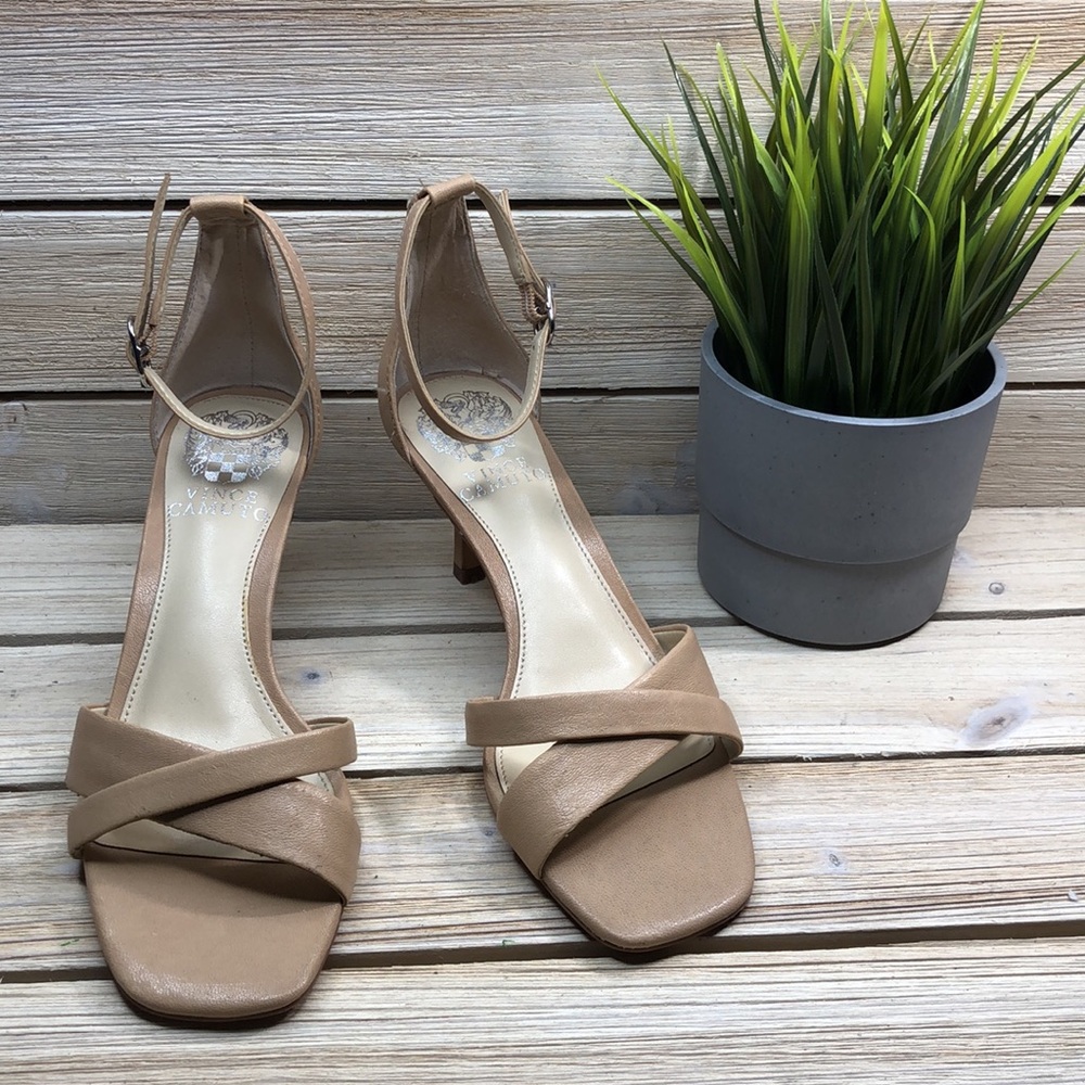 Vince Camuto Sarriss Leather Nude Low Heels 6M